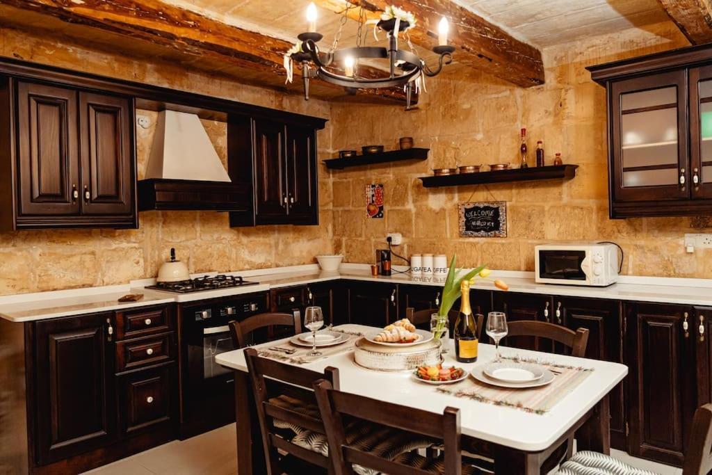 Enchanting 2Bdr Townhouse In Valletta Centre! Exteriör bild