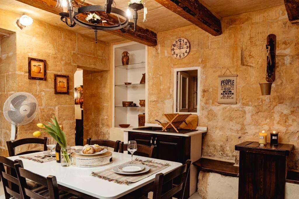 Enchanting 2Bdr Townhouse In Valletta Centre! Exteriör bild