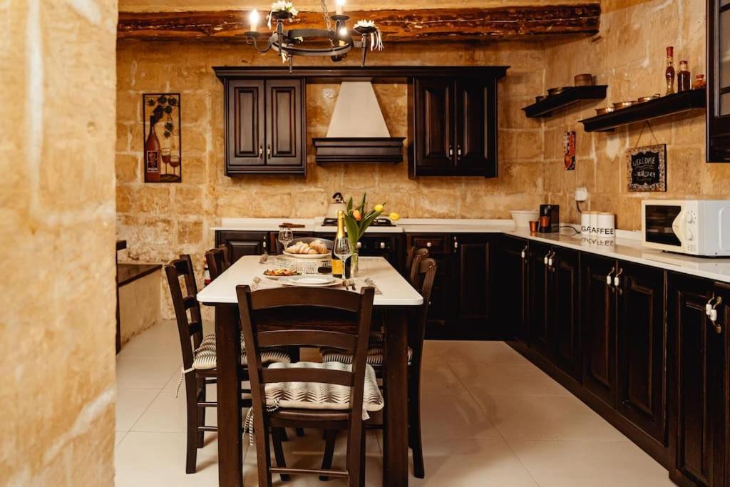 Enchanting 2Bdr Townhouse In Valletta Centre! Exteriör bild