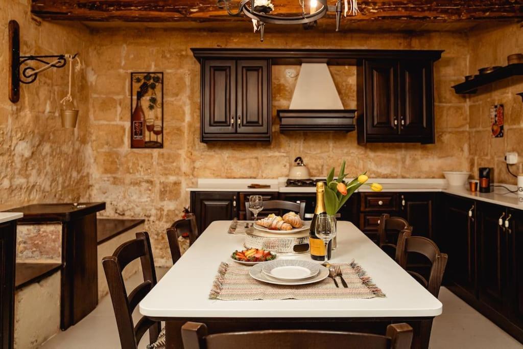 Enchanting 2Bdr Townhouse In Valletta Centre! Exteriör bild